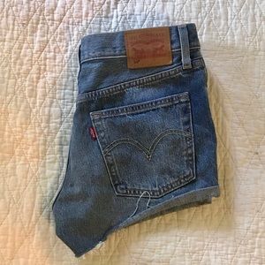 NWOT Levi’s High Waisted Jean Shorts